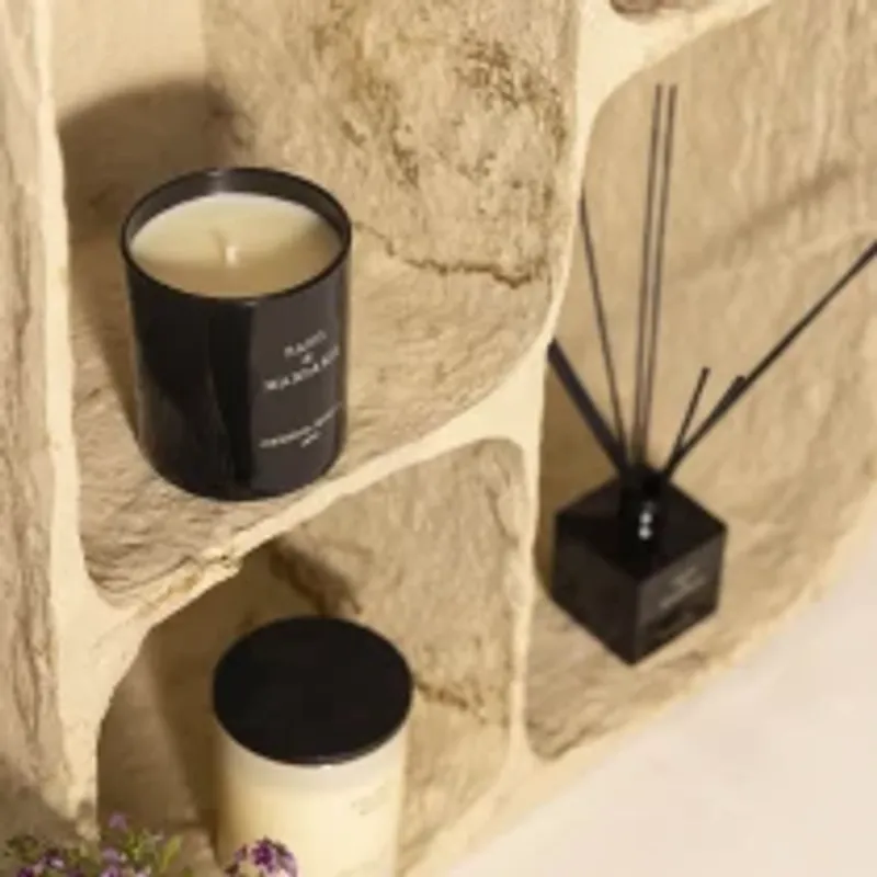 Raspberry & Black Vanilla Doftljus 230g